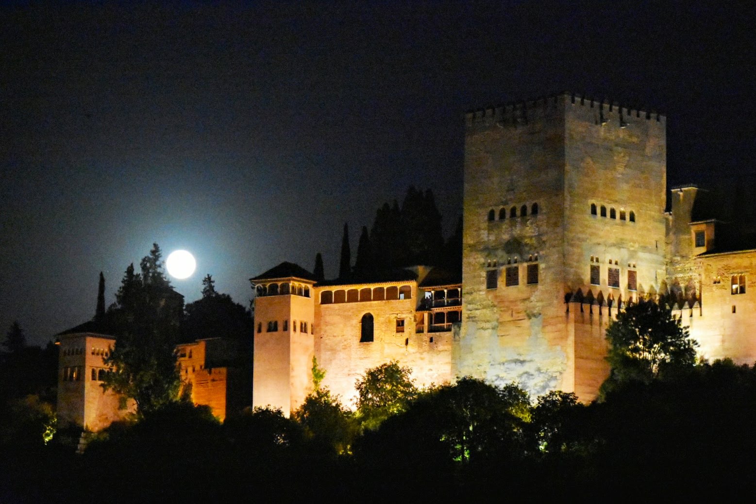 Apartamentos Alhambra terraza